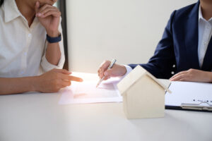 Best Insurance Policy in 2026 Family comparing insurance policies online under a protective umbrella, representing health, life, motor, home, and business insurance with expert tips from InsuranceNoww for choosing the best insurance policy in 2026.